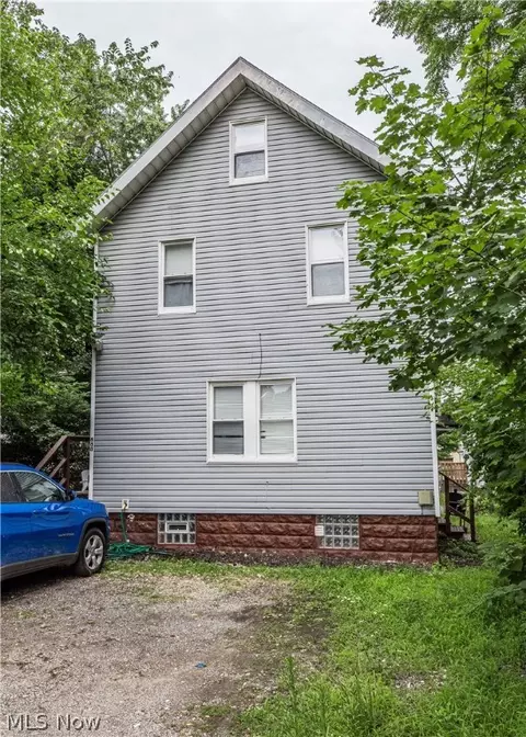 688 Sherman St, Akron, OH 44311