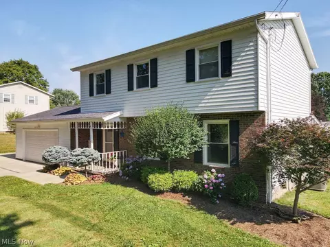 3137 Queen Rd, Ravenna, OH 44266