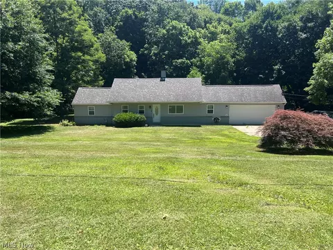 2055 Chestnut St, Coshocton, OH 43812