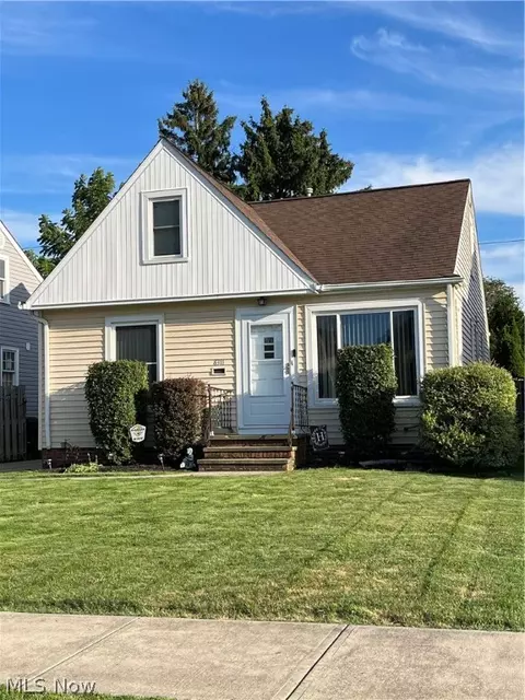 8311 Wainstead Dr, Parma, OH 44129