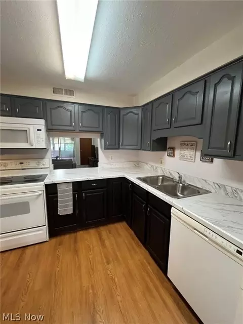 8945 W Ridge Rd, Elyria, OH 44035 photo 3