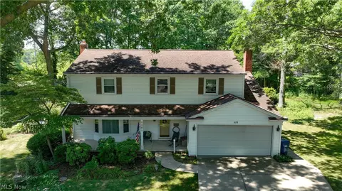 628 Welshire Dr, Bay Village, OH 44140