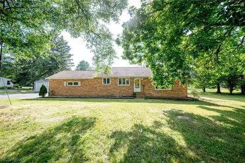 11872 Meadowridge Dr, Chesterland, OH 44026