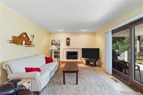 108 Clement Ave, Akron, OH 44319 photo 7