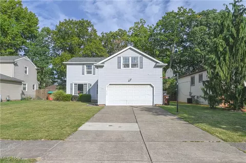 2552 Augustine Dr, Parma, OH 44134