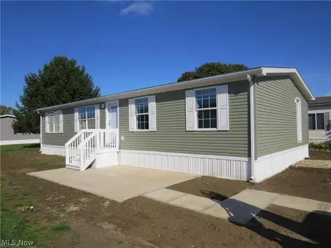 586 Sandtrap Cir, Painesville, OH 44077