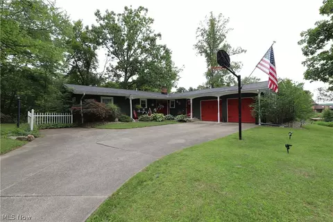 3352 Forest Lake Dr, Medina, OH 44256