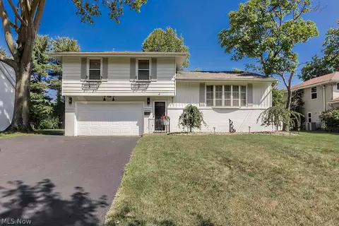 9256 Gettysburg Dr, Twinsburg, OH 44087
