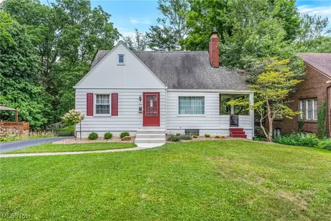 12 Outlook St, Poland, OH 44514