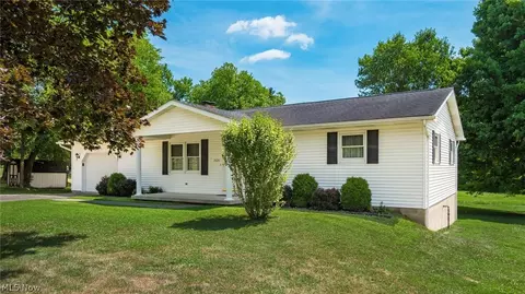 1504 Dietz Ln, Zanesville, OH 43701