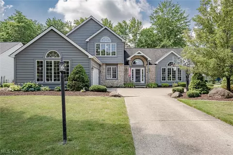 13977 Trenton Oval, Strongsville, OH 44136