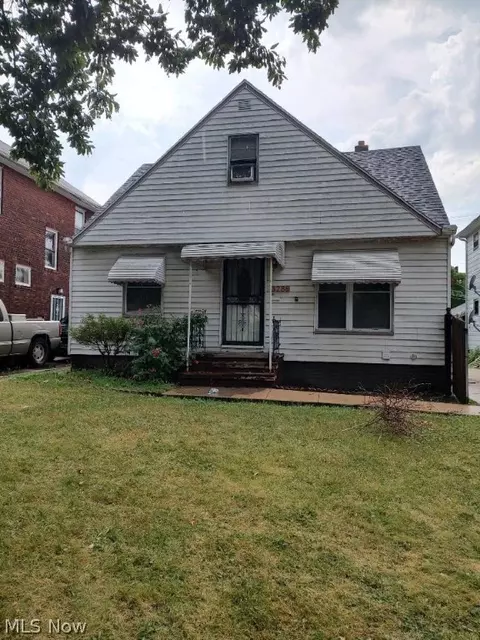 3288 W 110th St, Cleveland, OH 44111