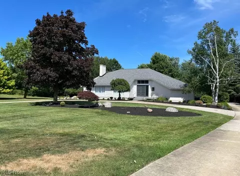 2741 Brainard Hills Dr, Pepper Pike, OH 44124