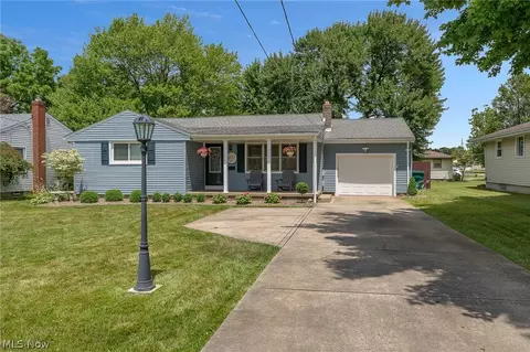 6012 Tam O Shanter Dr, Youngstown, OH 44514