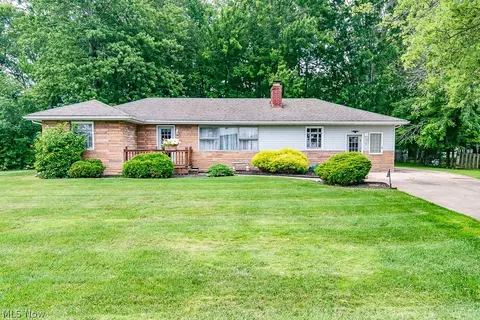 7 Minnewawa Dr, Timberlake, OH 44095
