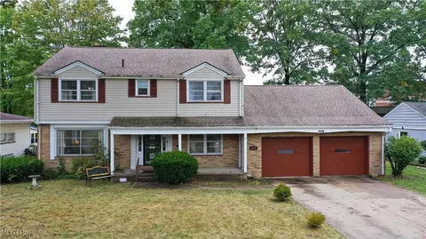 2740 Belmar Dr, Youngstown, OH 44505