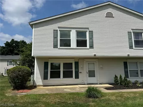600 Canterbury Ln #C9, Medina, OH 44256