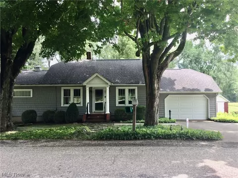 6376 Milhaven Ave NW, Canal Fulton, OH 44614