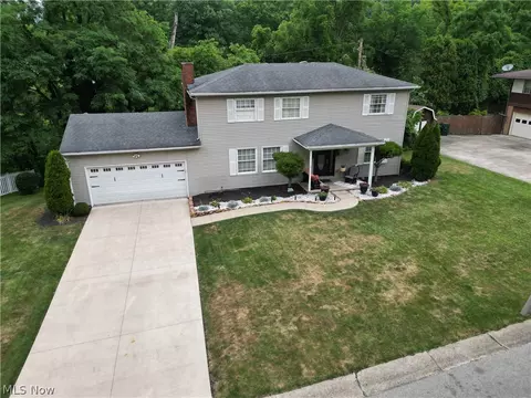 1780 Buena Vista Dr, Coshocton, OH 43812