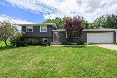 5666 Darletta St SW, Navarre, OH 44662