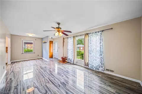 528 Nancy Dr, Berea, OH 44017 photo 5