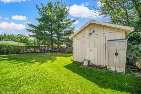 528 Nancy Dr, Berea, OH 44017 photo 32