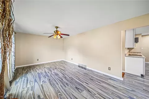 528 Nancy Dr, Berea, OH 44017 photo 4