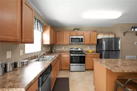 390 Celia Ln, Madison, OH 44057 photo 12
