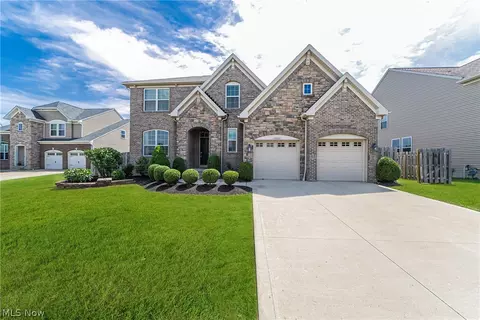 17055 Woodshire Dr, Strongsville, OH 44149