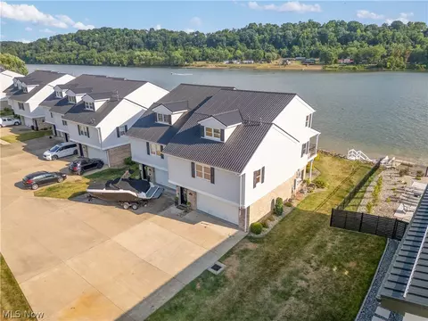 1319 B Blennerhassett Ave, Belpre, OH 45714