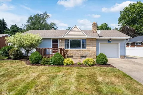 2441 49th St NE, Canton, OH 44705
