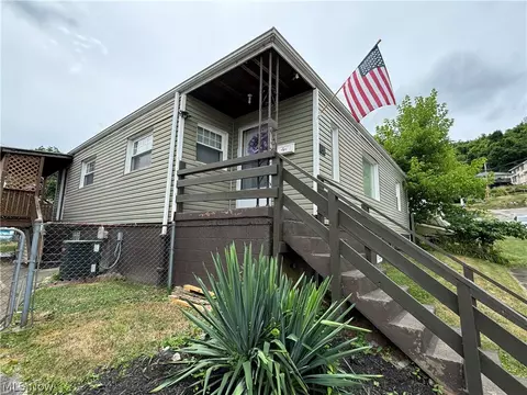 131 1st St, Bridgeport, OH 43912