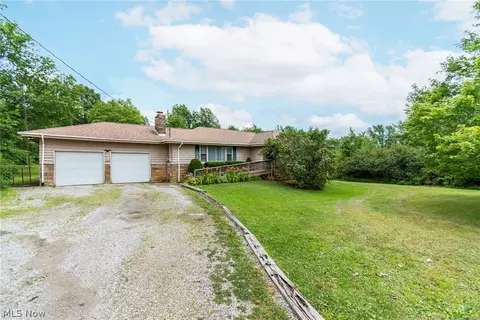 4011 S Newton Falls Rd, Berlin Center, OH 44401