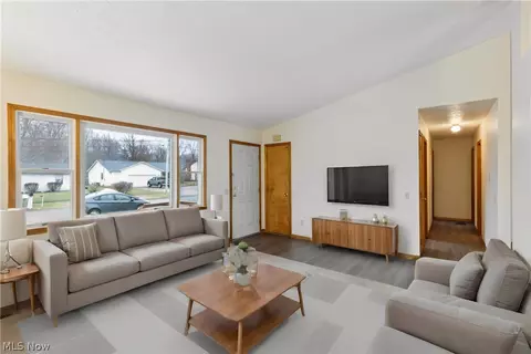 4248 Laurel Rd, Lorain, OH 44055 photo 2