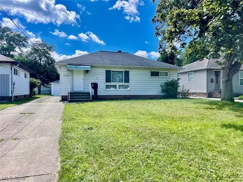 6807 Middlebrook Blvd, Middleburg Heights, OH 44130