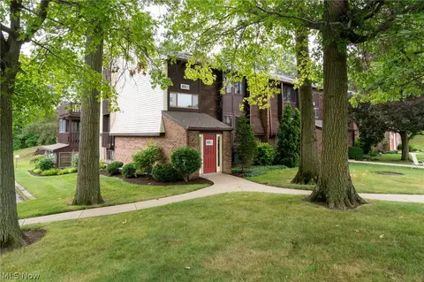 4645 Oakhill Blvd #305B, Lorain, OH 44053