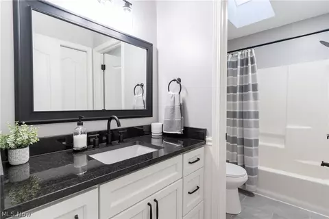 Bath - 1707 Arbor St, Wickliffe, OH 44092 photo 2 of 3