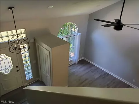 Entry Way - 1707 Arbor St, Wickliffe, OH 44092 photo 2 of 5