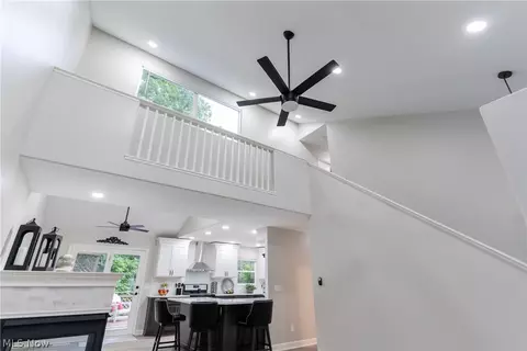 Entry Way - 1707 Arbor St, Wickliffe, OH 44092 photo 4 of 5