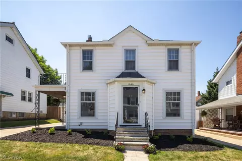 1646 Blossom Park Ave, Lakewood, OH 44107
