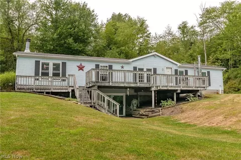 6249 Mottice Dr SE, Waynesburg, OH 44688