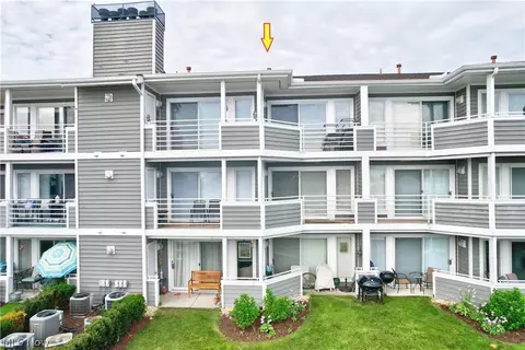 150 Marina Point Dr, Sandusky, OH 44870