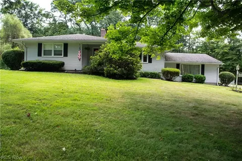 6162 Circle Dr, Poland, OH 44514
