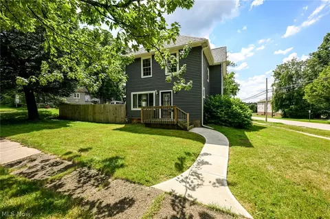 2044 Stone St, Cuyahoga Falls, OH 44221