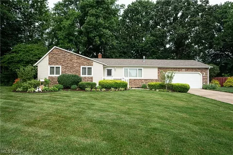 8244 Dallas Dr, Mentor, OH 44060