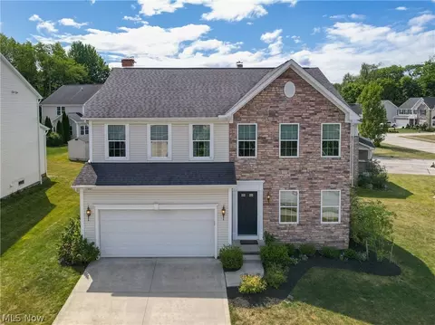 7884 English Oak Trl, Macedonia, OH 44056