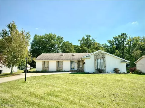 3293 Meanderwood Dr, Canfield, OH 44406