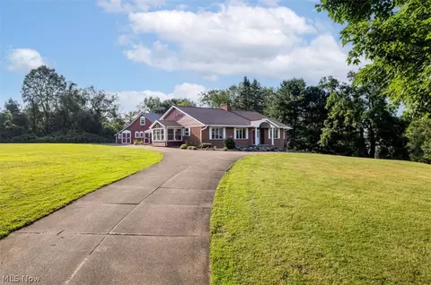 2776 S Cleveland Massillon Rd, Barberton, OH 44203