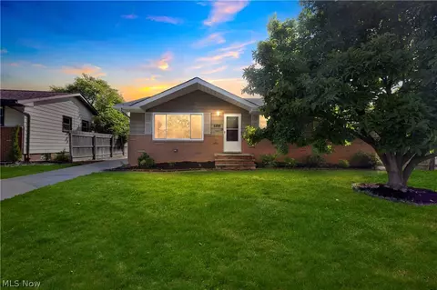 6895 Revere Rd, Parma Heights, OH 44130