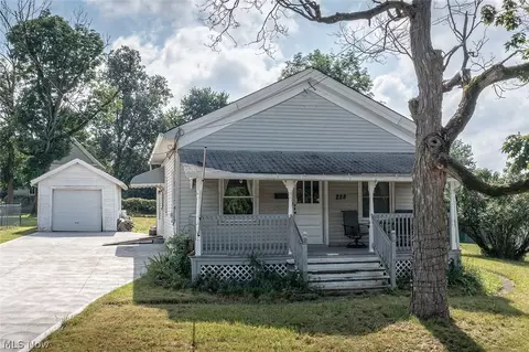 228 S Prospect St, Medina, OH 44256